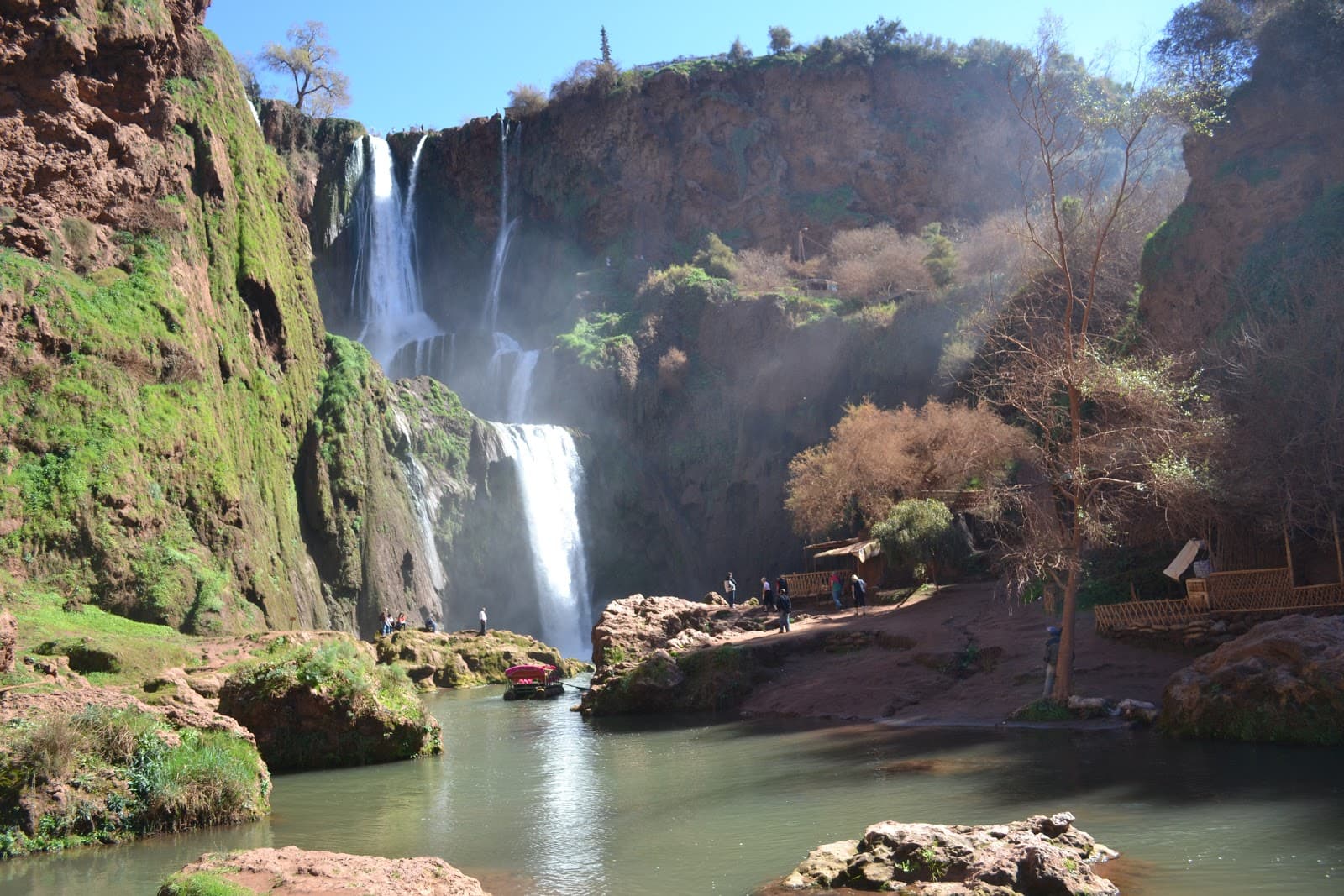 Excursion aux Cascades d'Ouzoud : Un Voyage Inoubliable au Cœur de la Nature